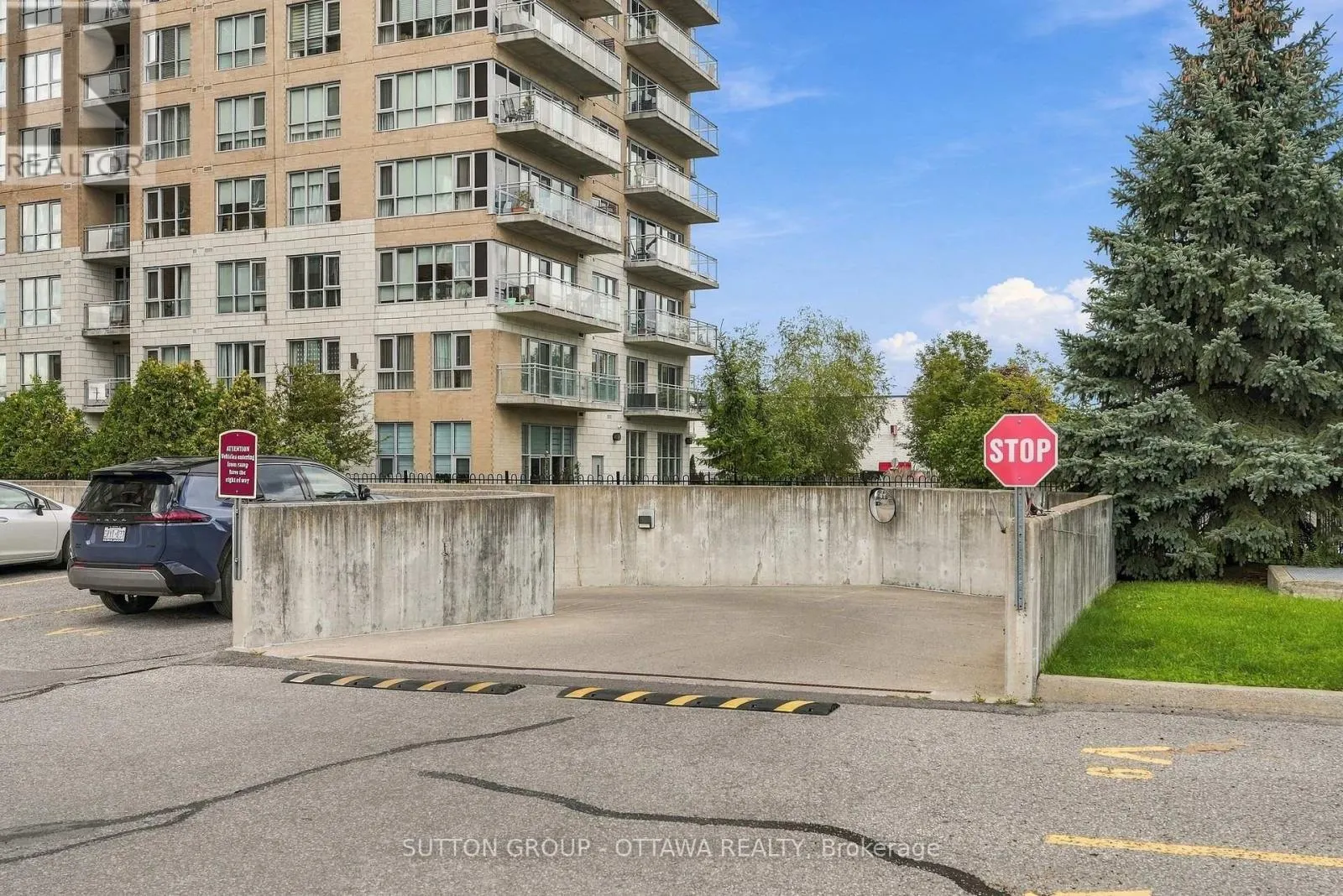 802 - 120 GRANT CARMAN DRIVE