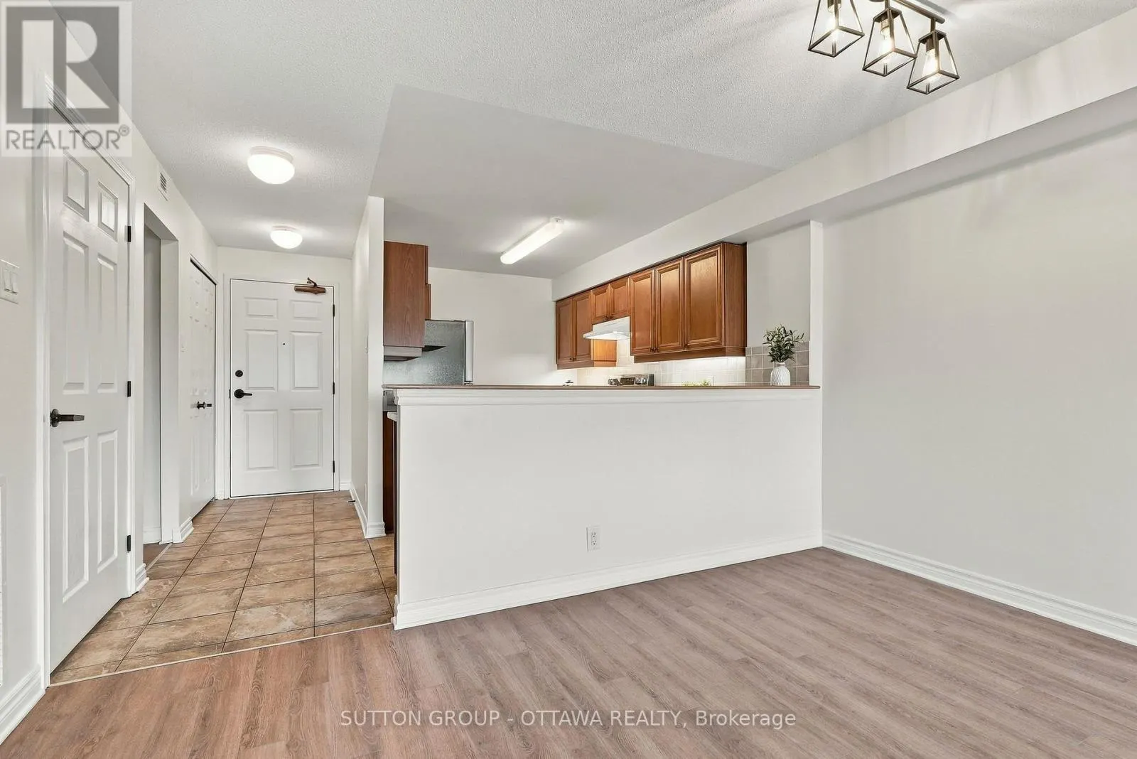 802 - 120 GRANT CARMAN DRIVE