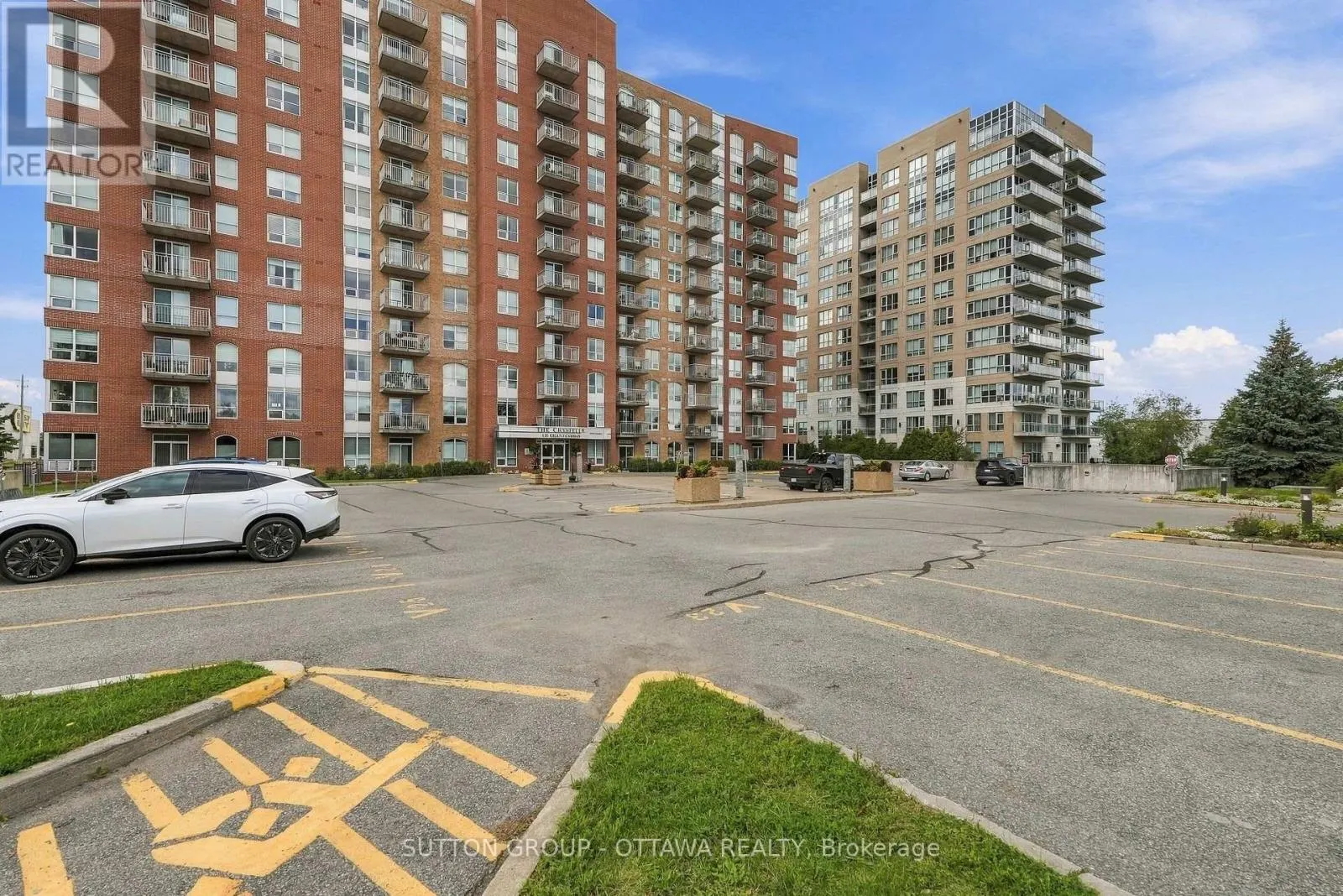 802 - 120 GRANT CARMAN DRIVE