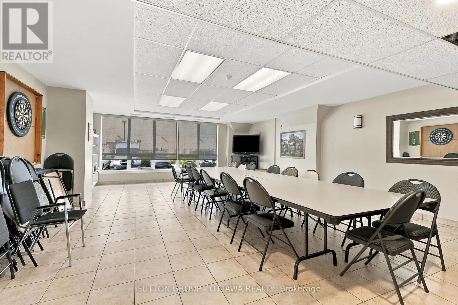 802 - 120 GRANT CARMAN DRIVE