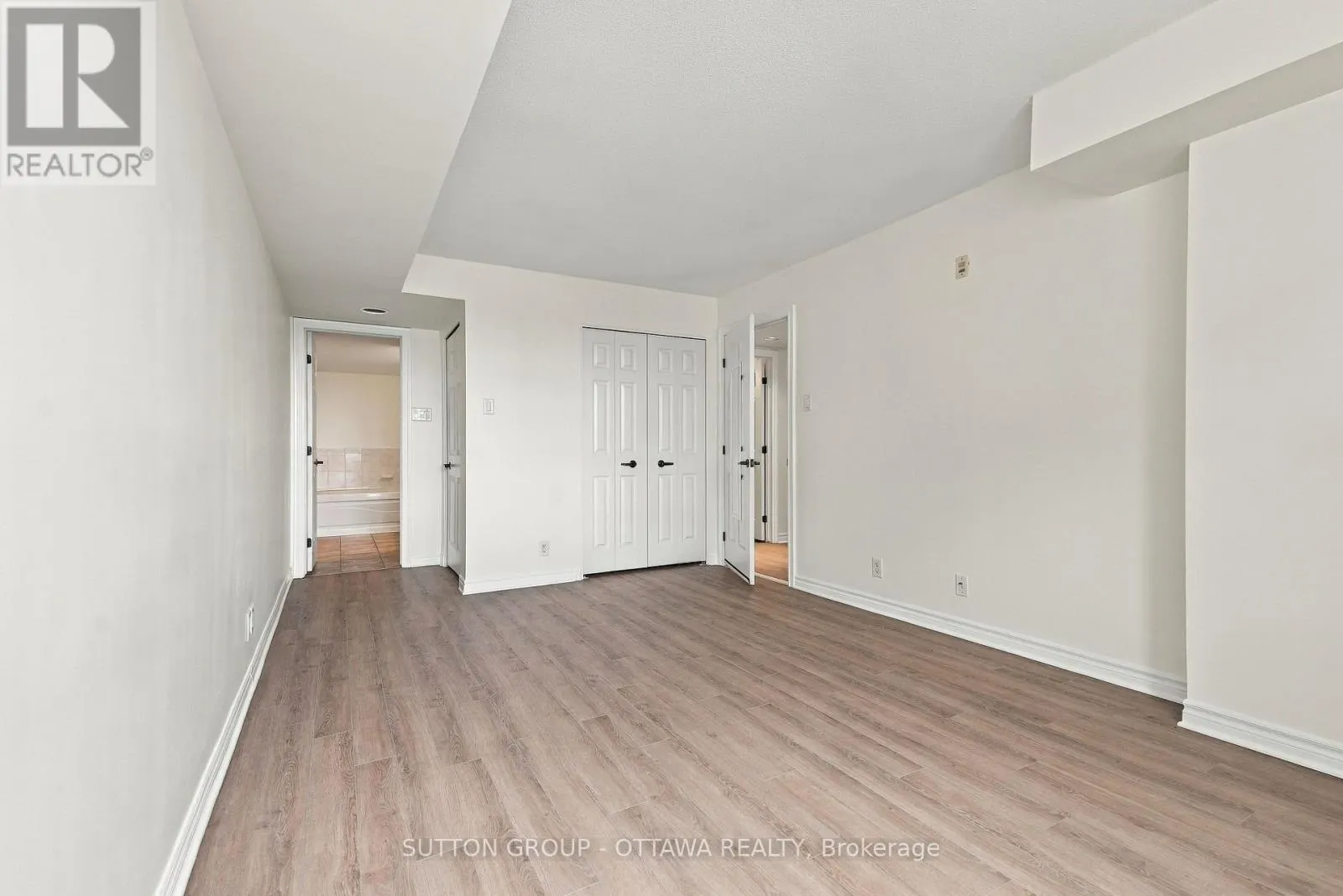 802 - 120 GRANT CARMAN DRIVE