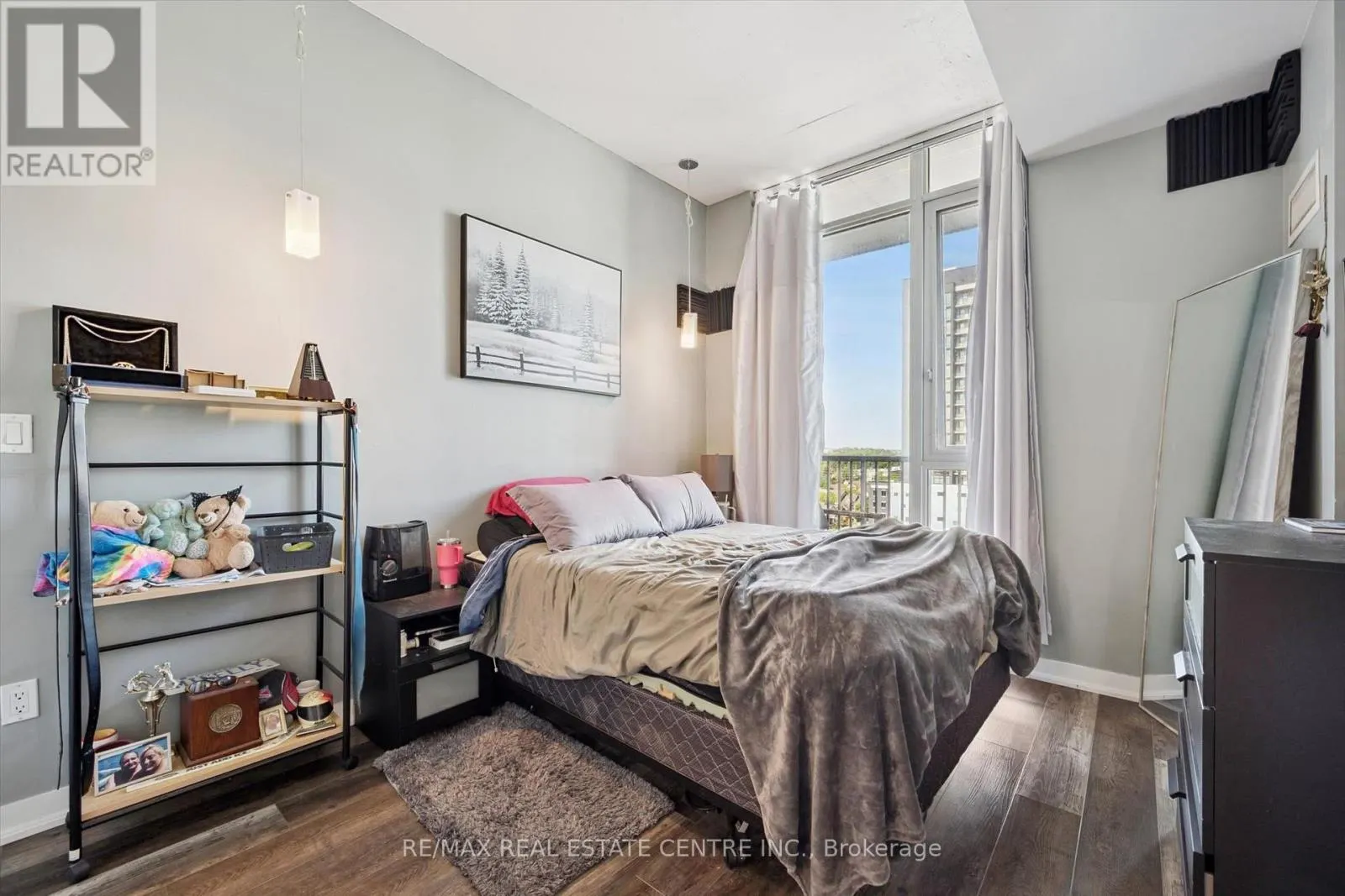 802 - 191 KING STREET S