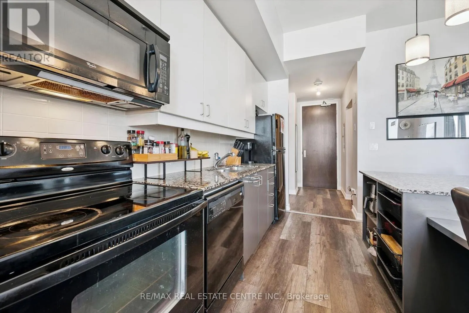 802 - 191 KING STREET S
