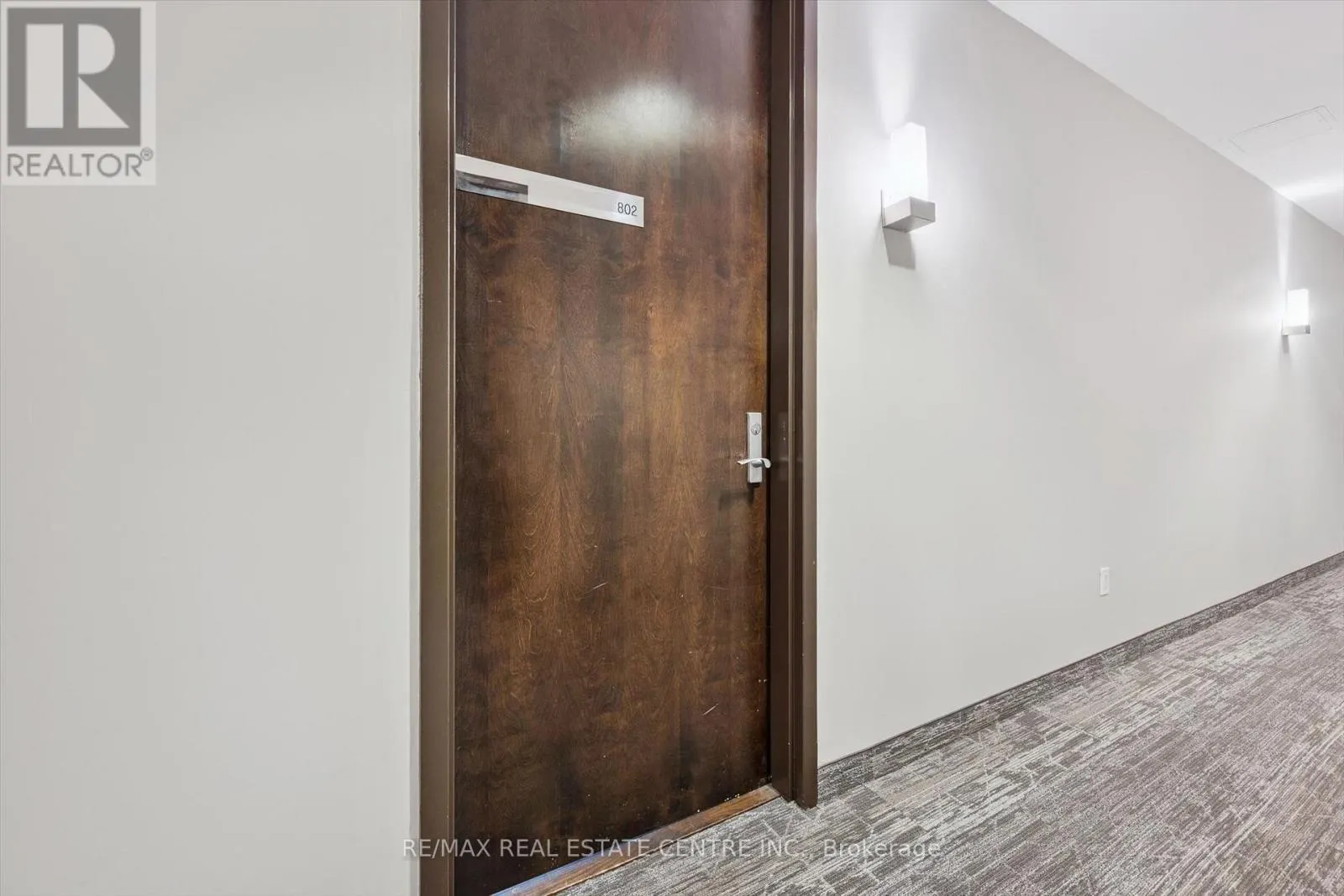 802 - 191 KING STREET S