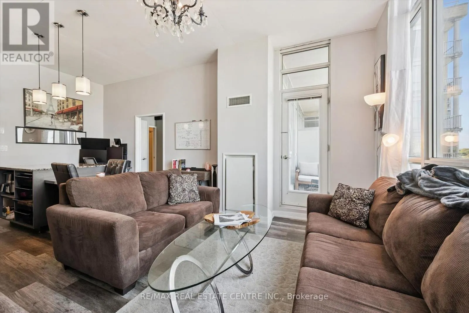 802 - 191 KING STREET S