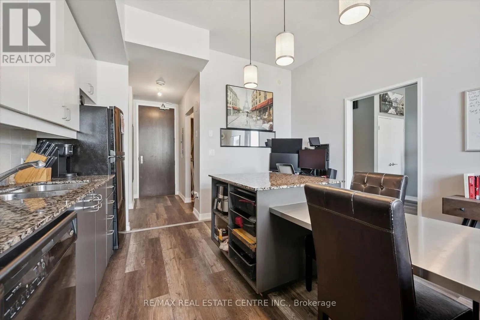802 - 191 KING STREET S