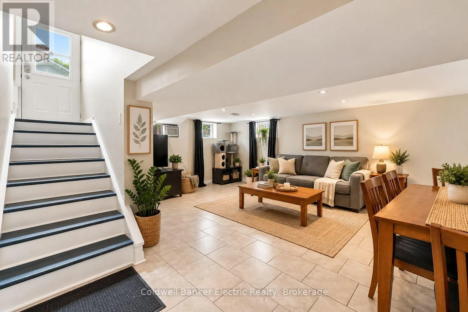 19 GRAHAM STREET E