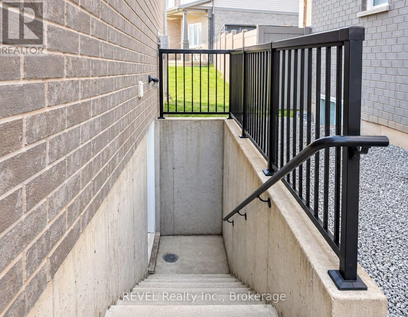 LOWER - 15 IRONWOOD COURT #LOWER