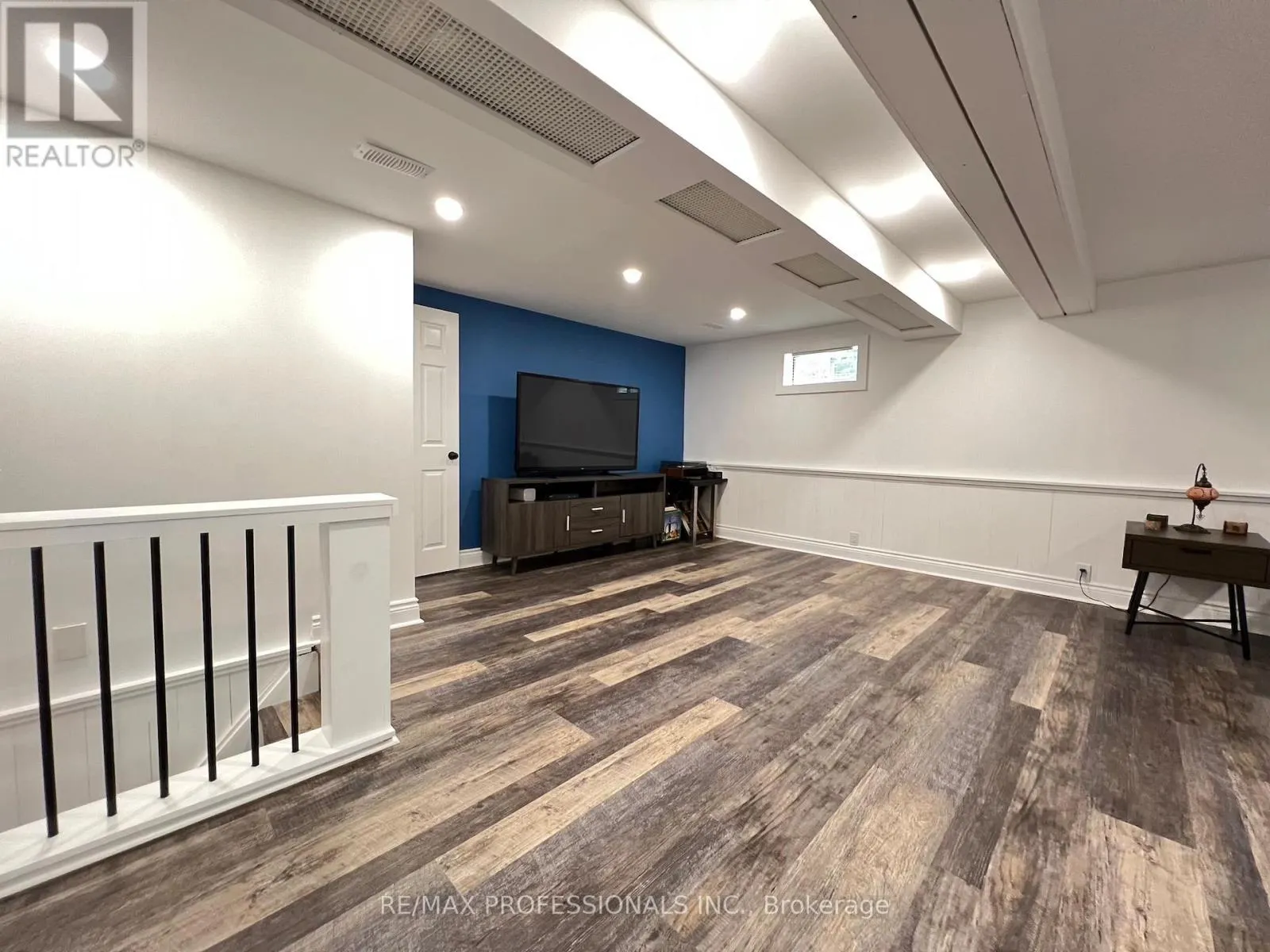 373 WEST ACRES DRIVE