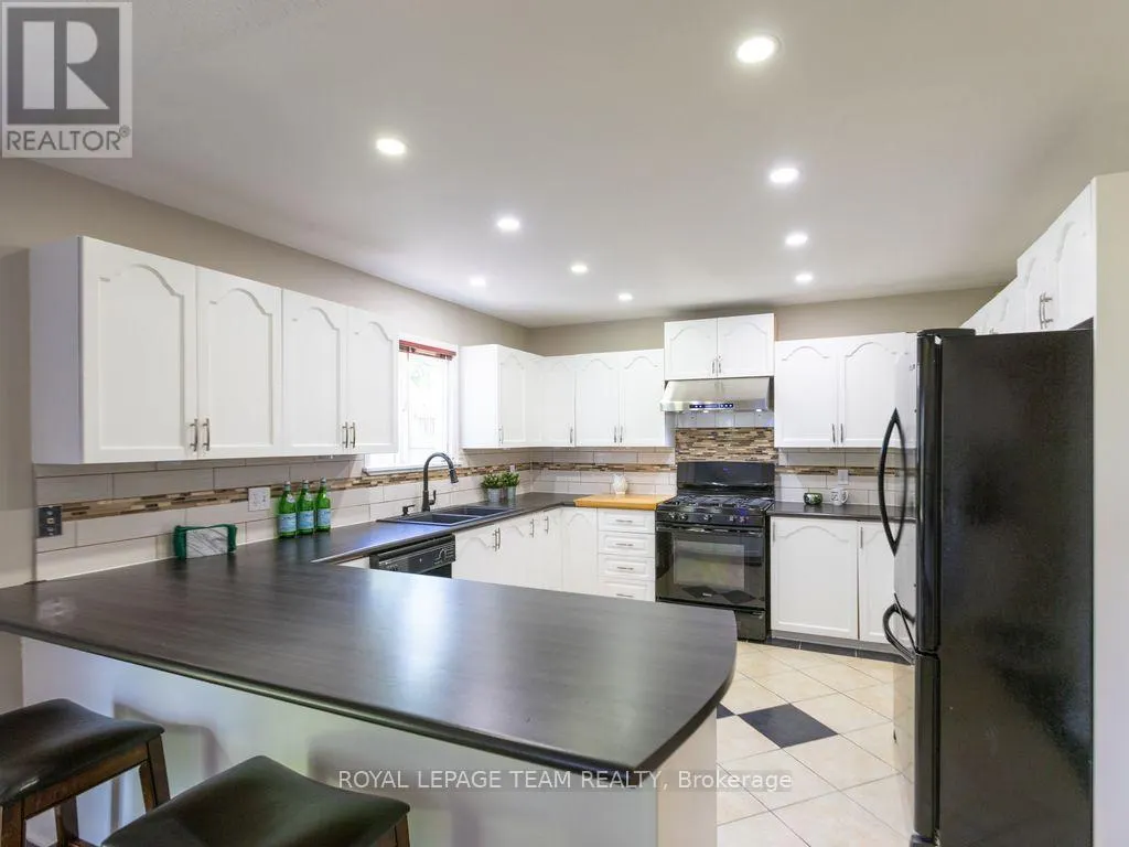 48 DELAMERE DRIVE