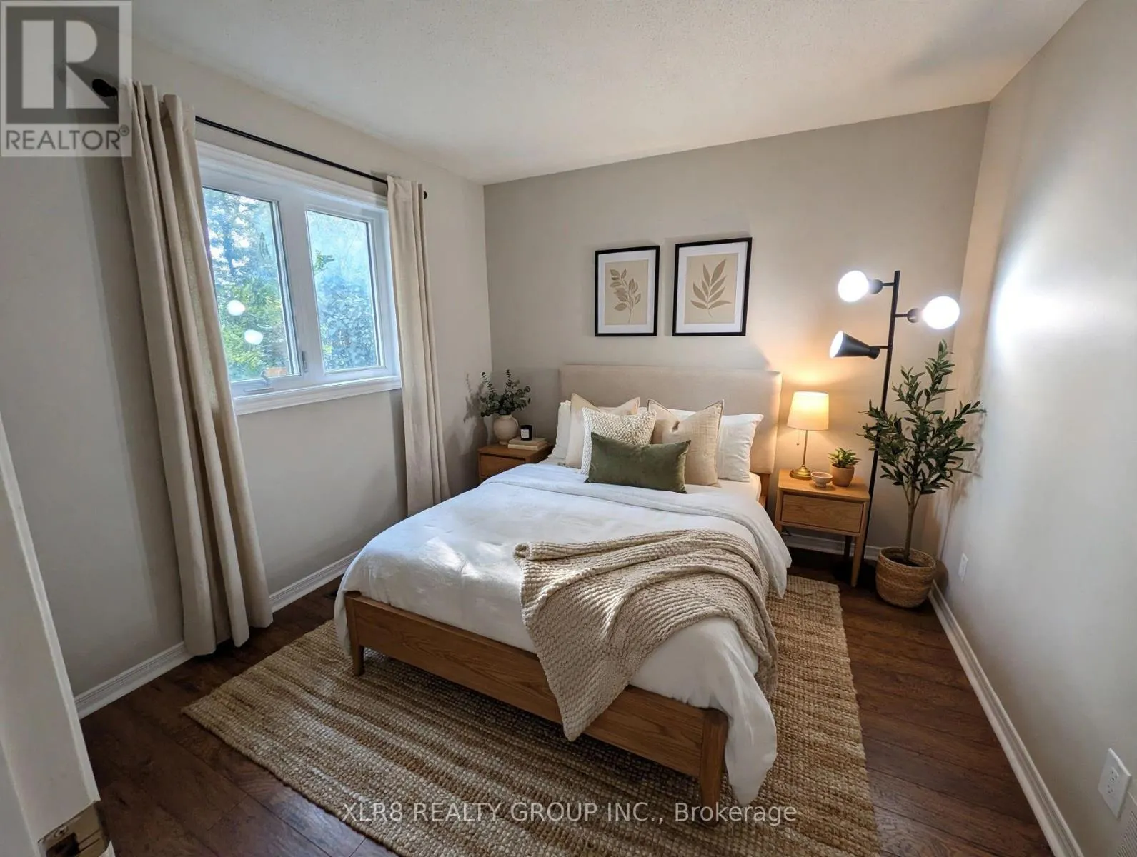 12 JOHN SIDNEY CRESCENT