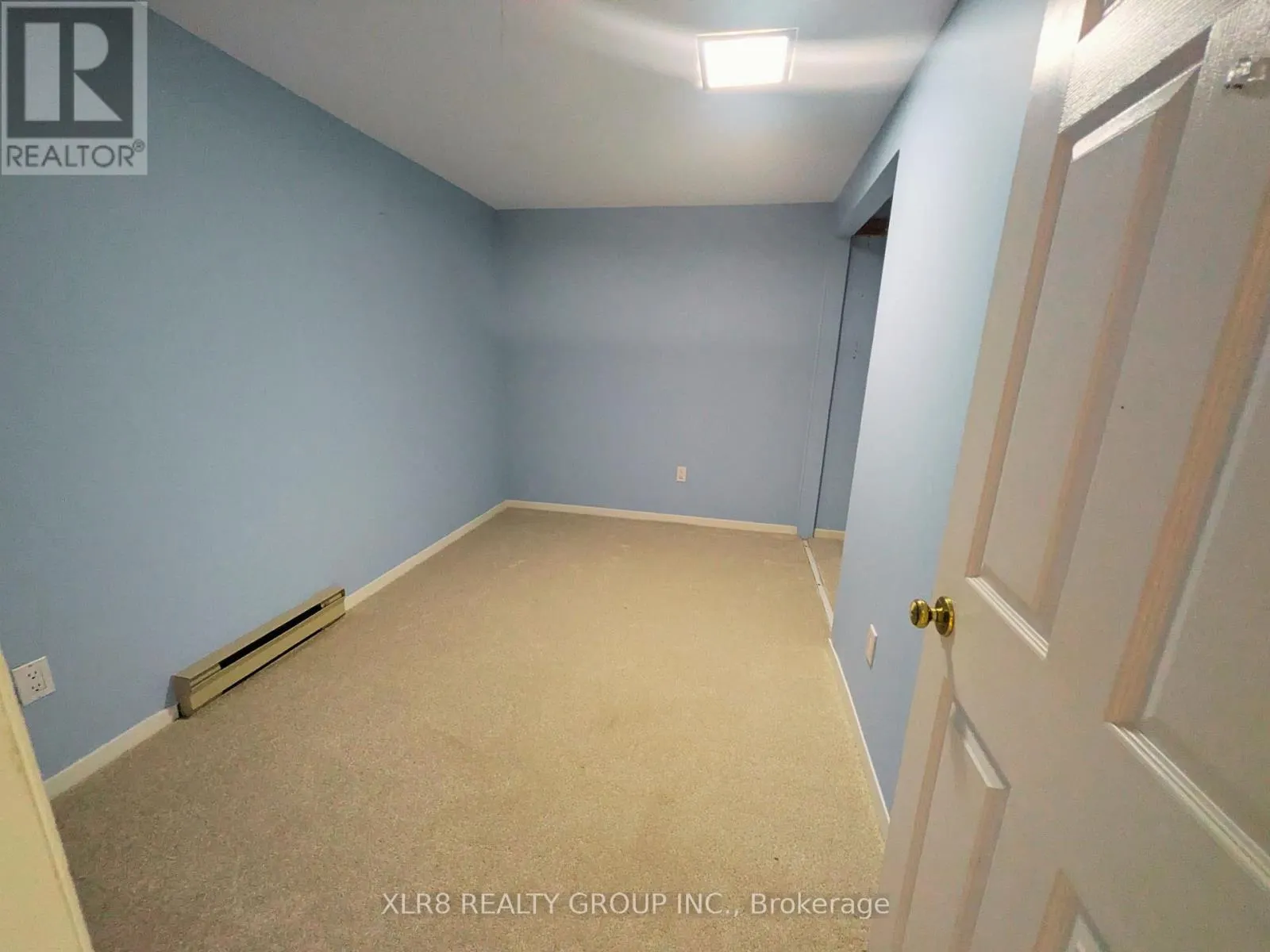 12 JOHN SIDNEY CRESCENT