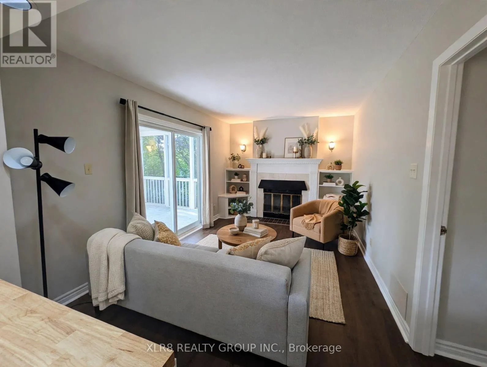 12 JOHN SIDNEY CRESCENT