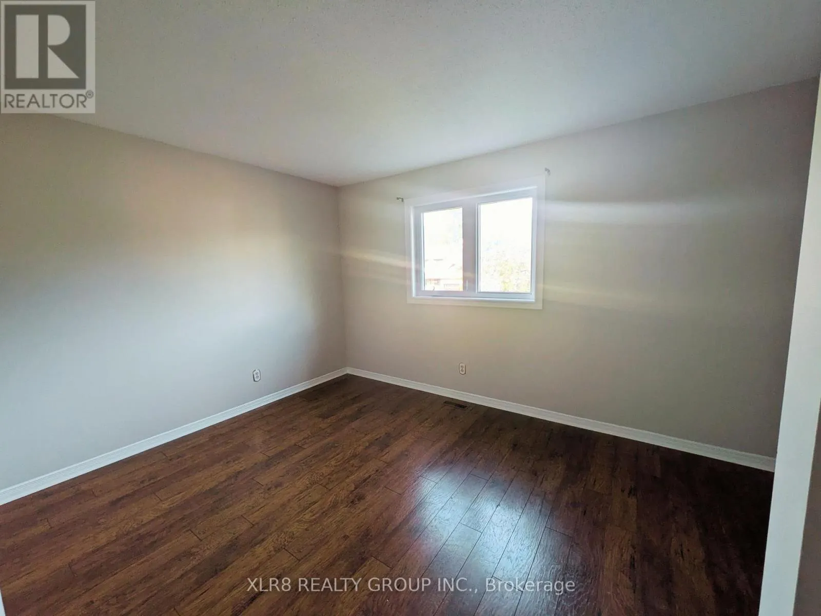 12 JOHN SIDNEY CRESCENT