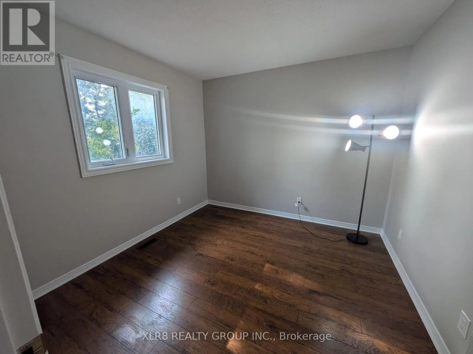 12 JOHN SIDNEY CRESCENT