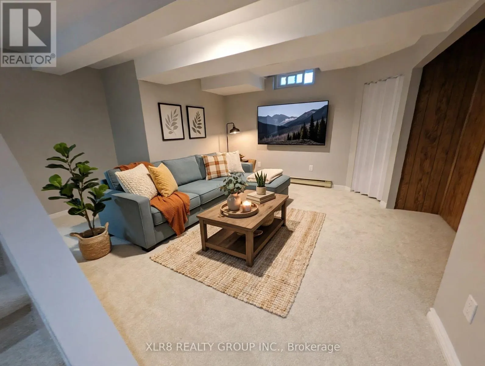 12 JOHN SIDNEY CRESCENT