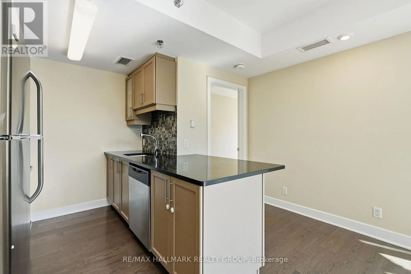 324 - 300C LETT STREET