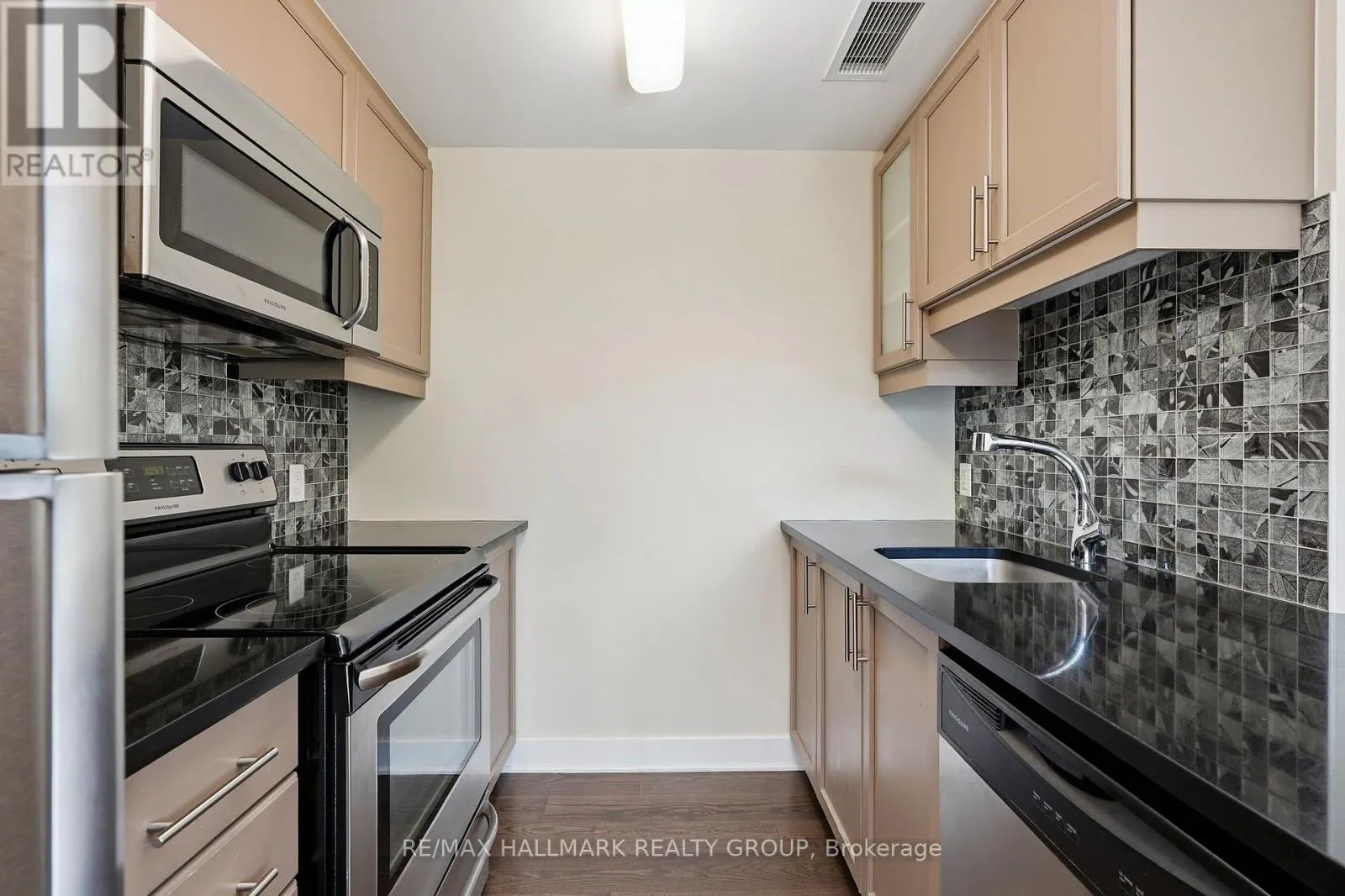 324 - 300C LETT STREET