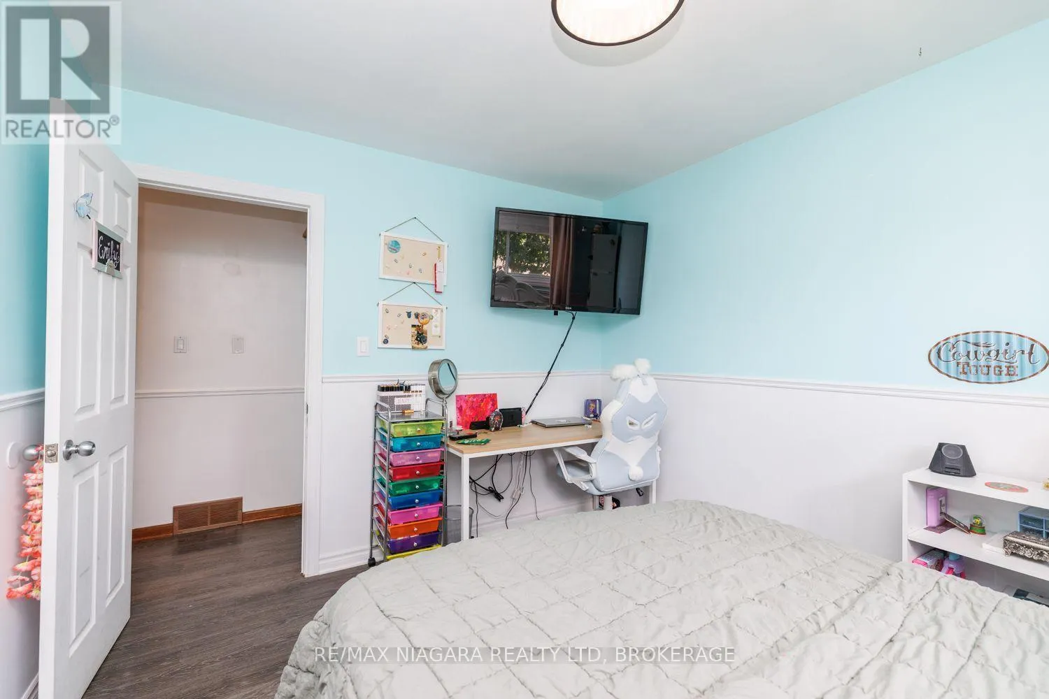 121 GARON AVENUE