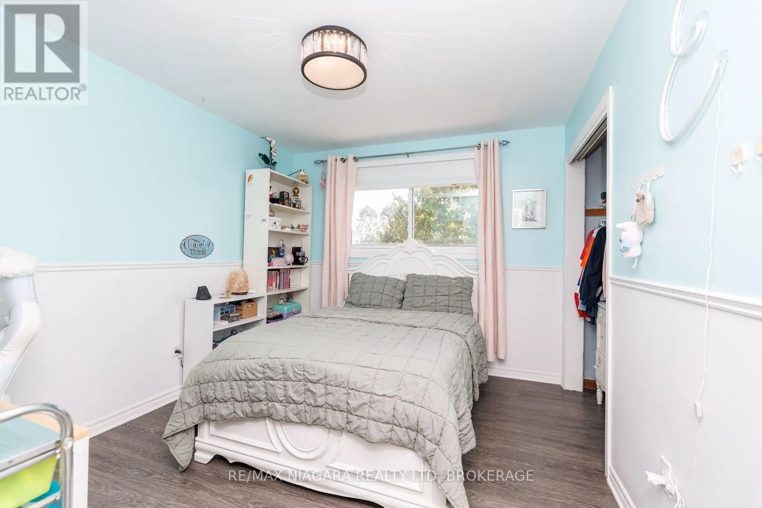 121 GARON AVENUE