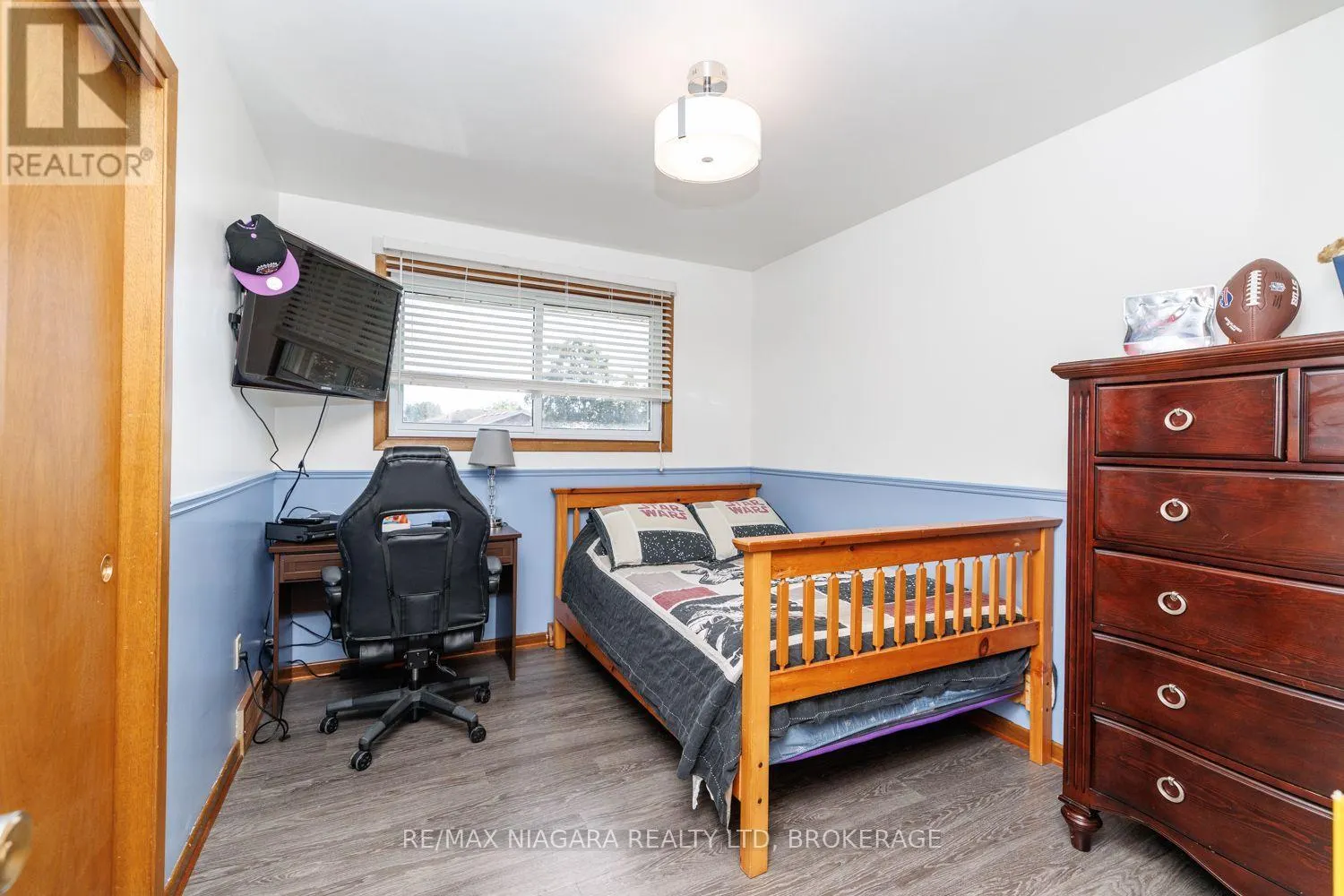 121 GARON AVENUE