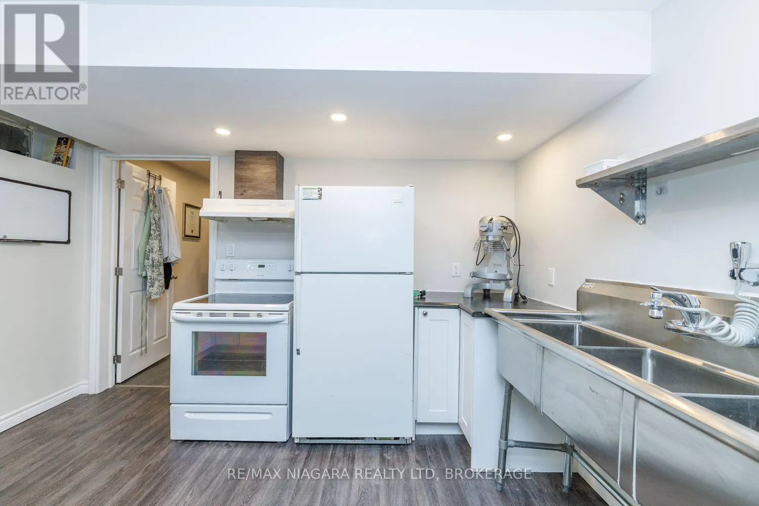121 GARON AVENUE