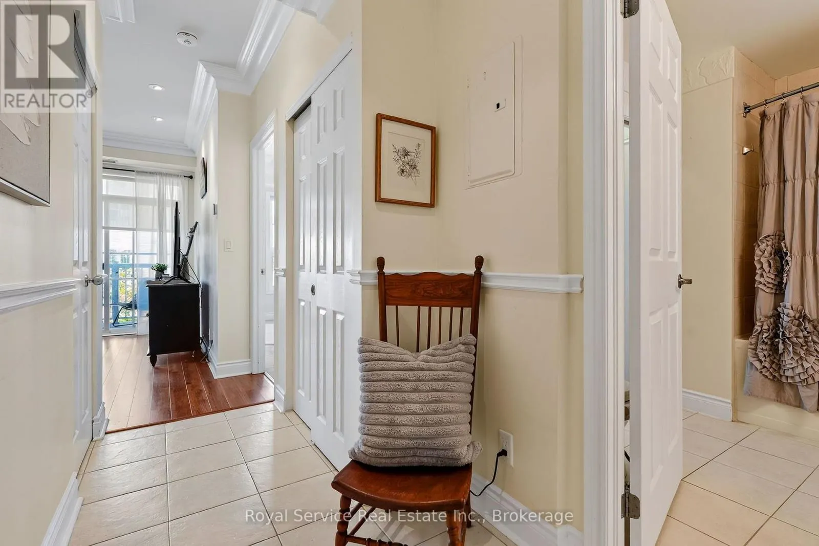206 - 148 THIRD STREET #206