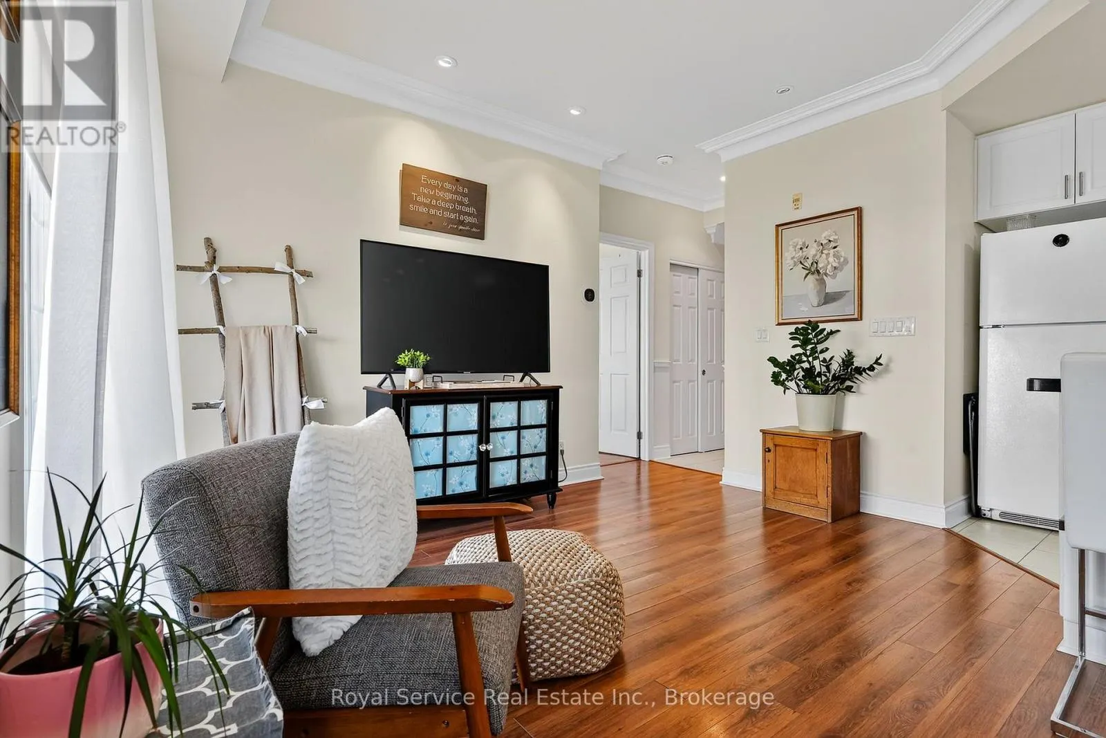 206 - 148 THIRD STREET #206
