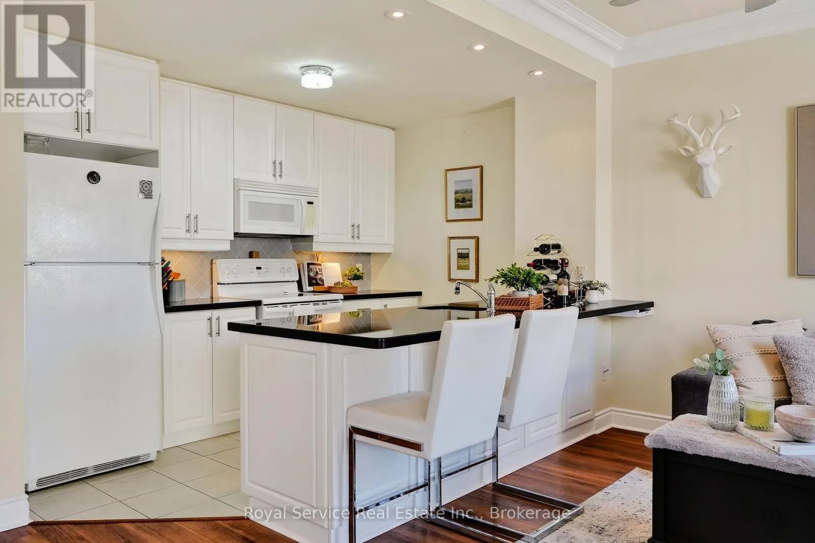 206 - 148 THIRD STREET #206
