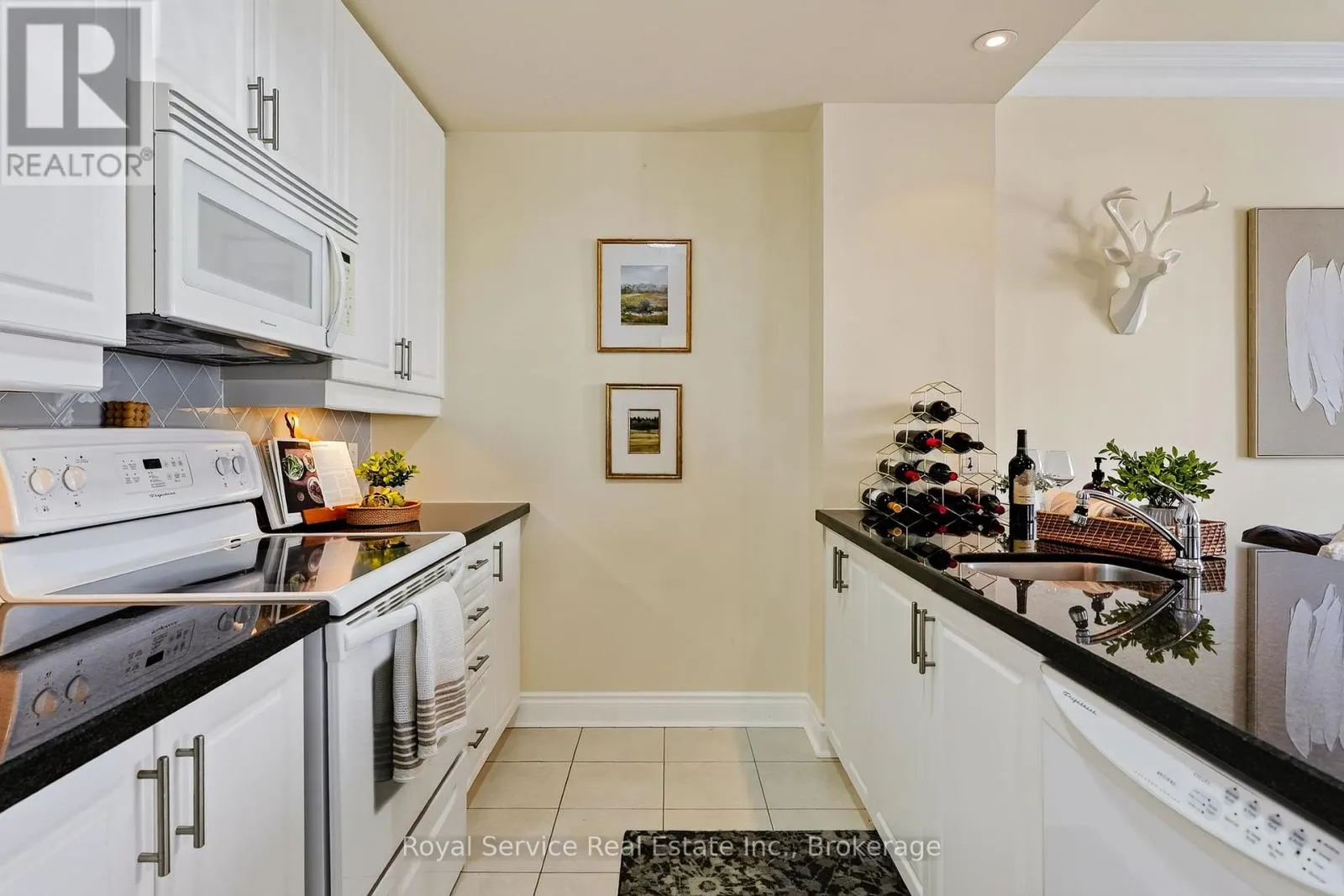 206 - 148 THIRD STREET #206