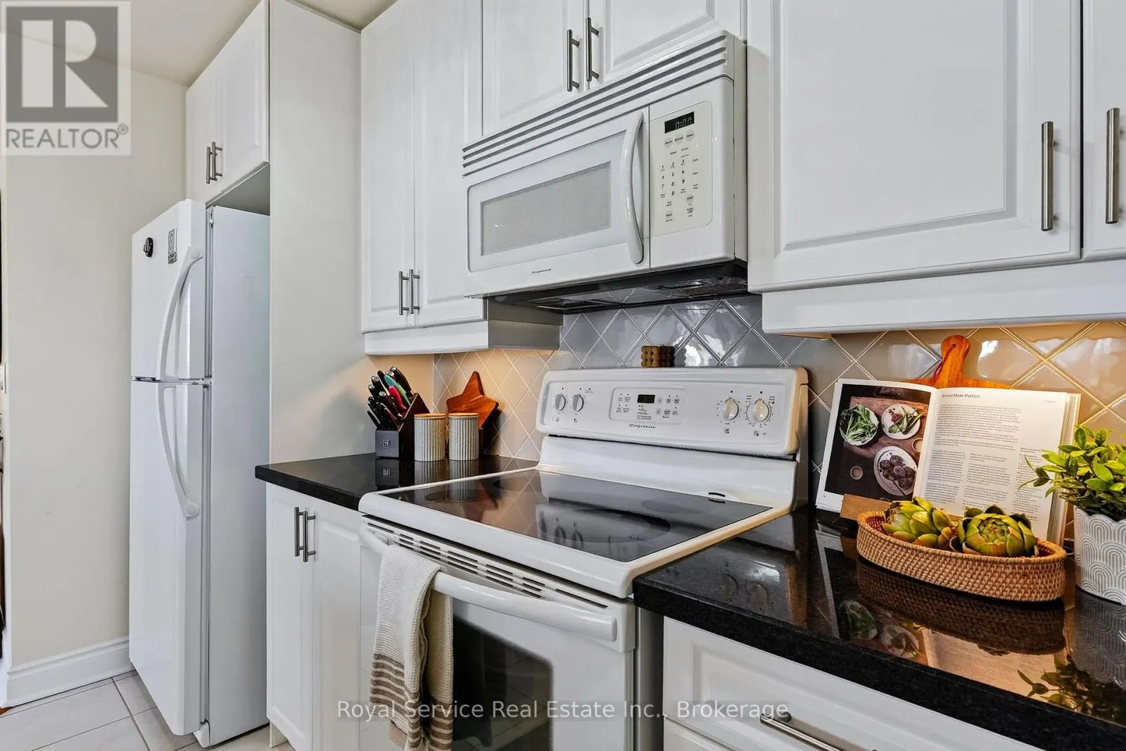 206 - 148 THIRD STREET #206
