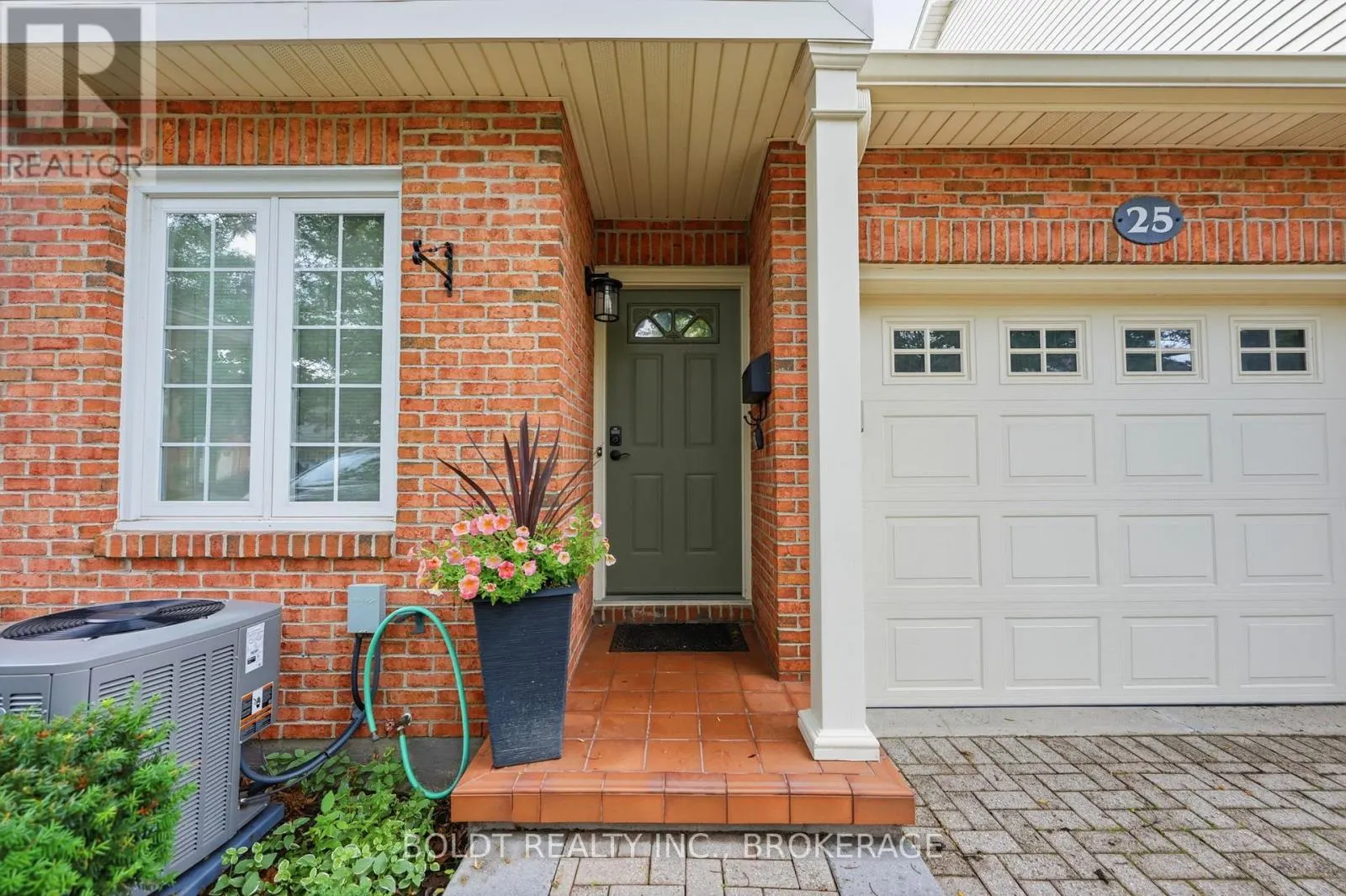 25 - 275 PELHAM ROAD #25