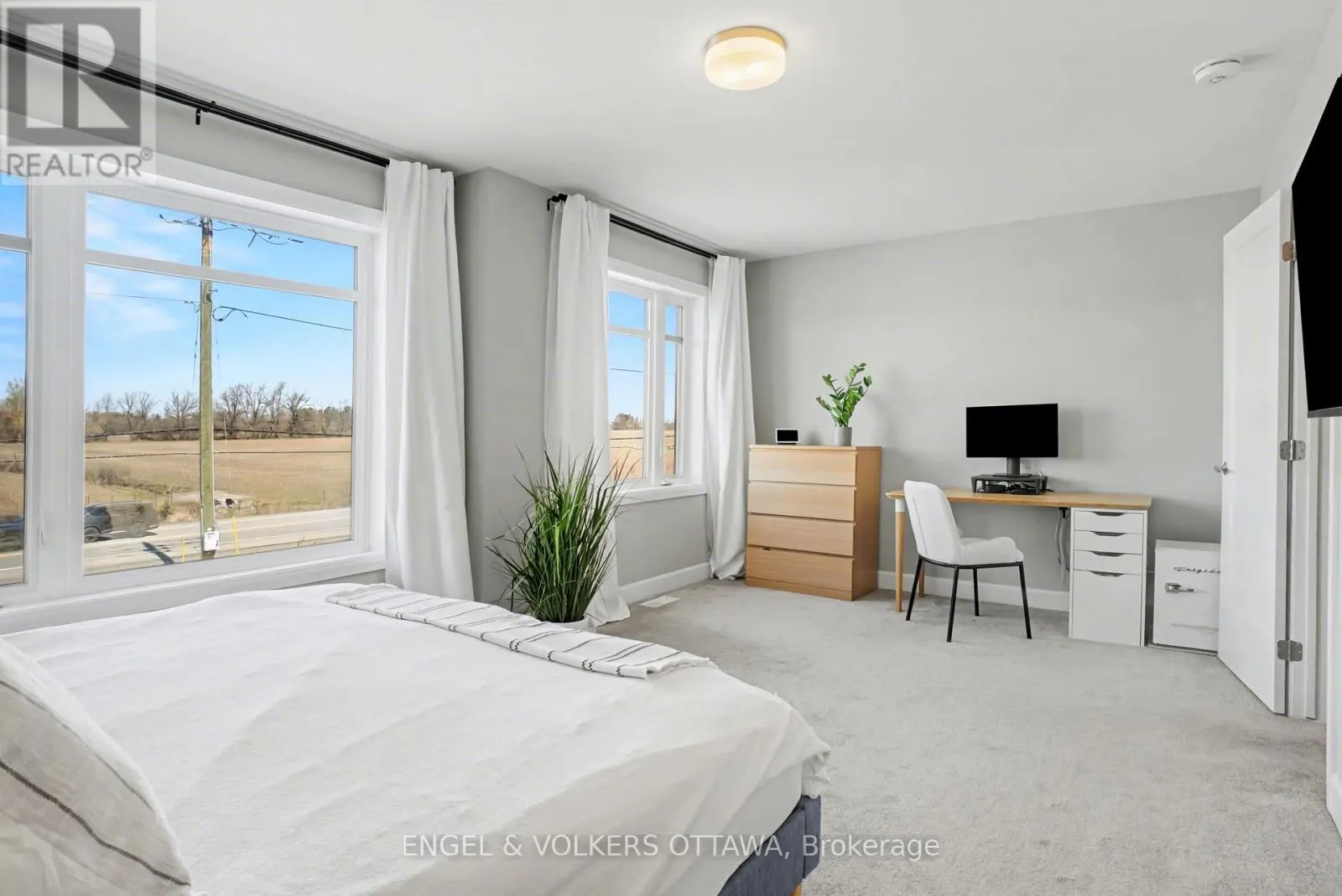 57 MANDEVILLA CRESCENT