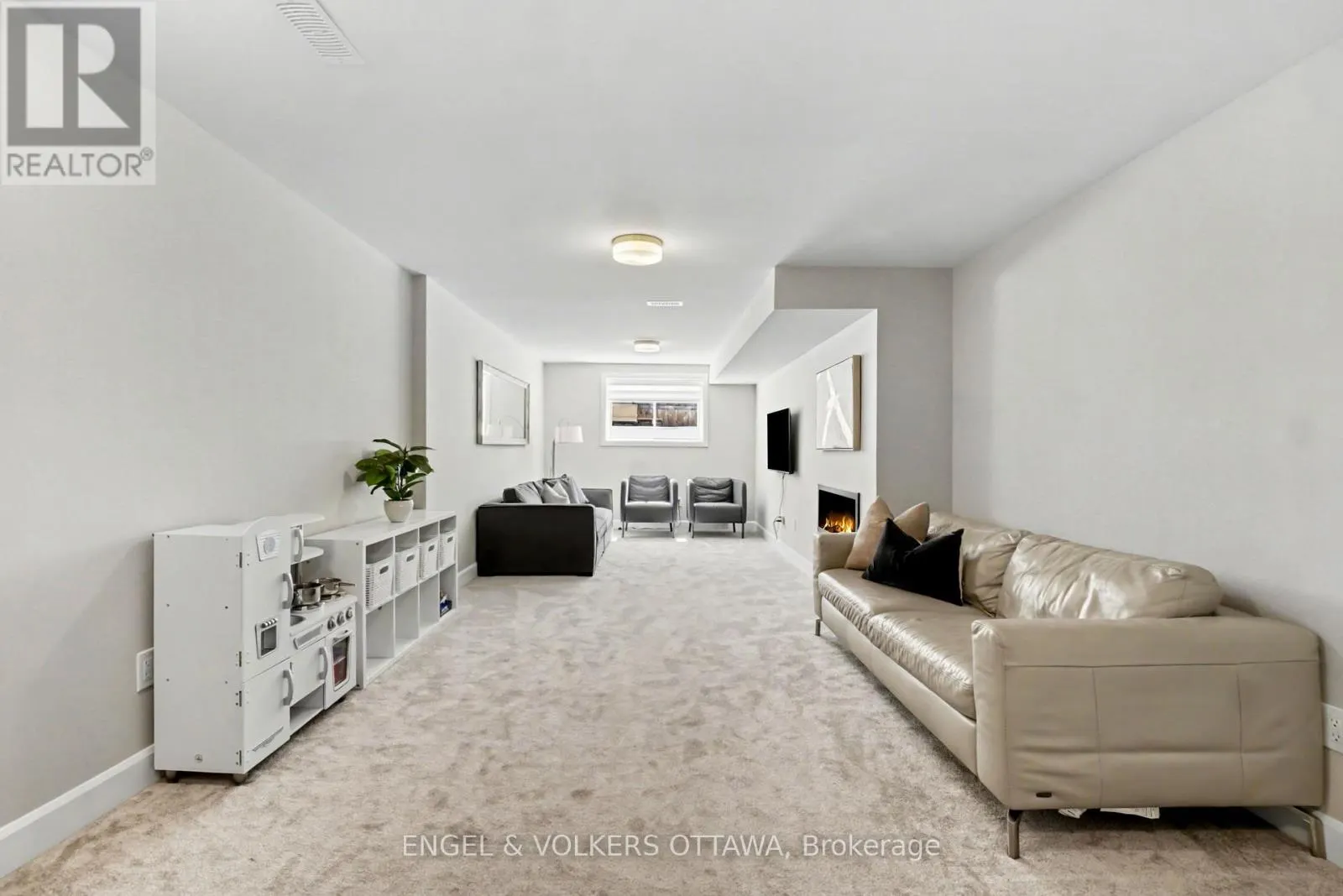 57 MANDEVILLA CRESCENT