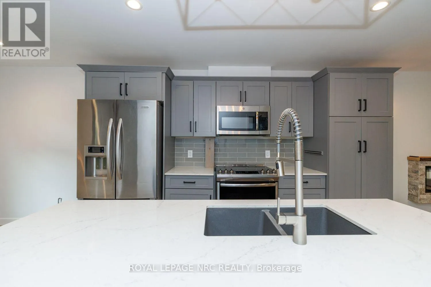 46 GRAYSTONE CRESCENT