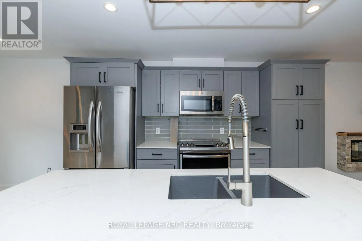 46 GRAYSTONE CRESCENT