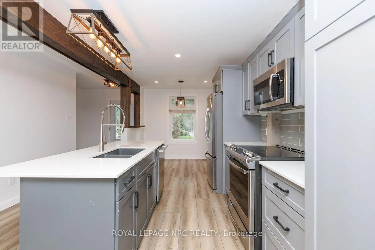 46 GRAYSTONE CRESCENT
