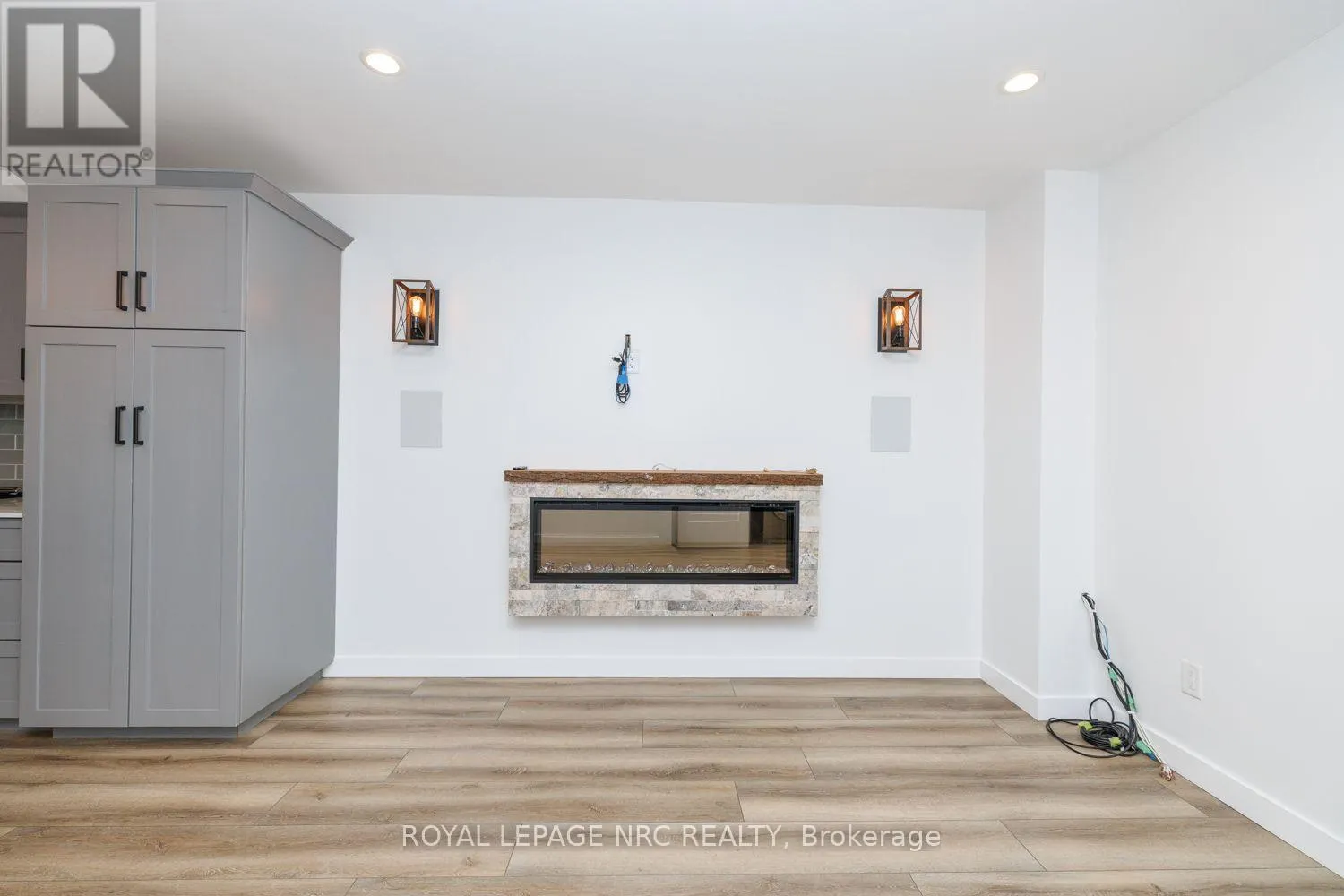 46 GRAYSTONE CRESCENT