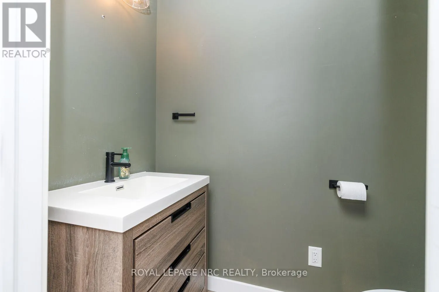 46 GRAYSTONE CRESCENT