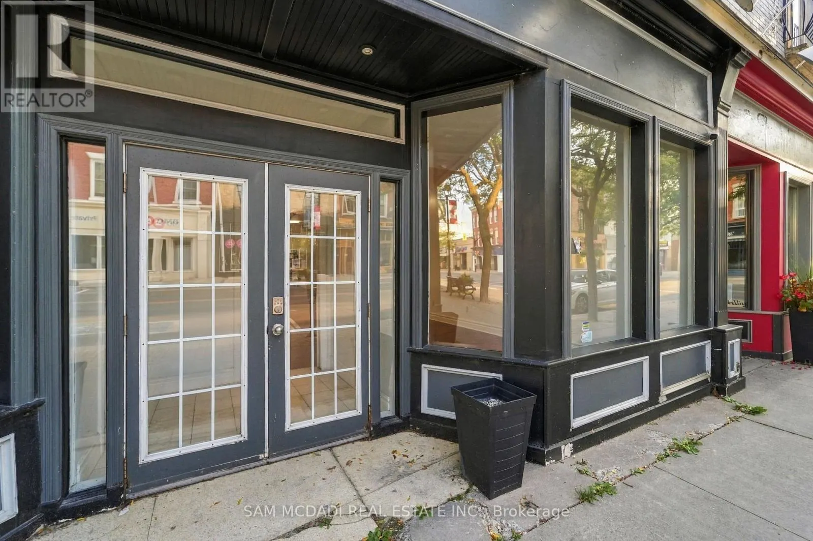 A&B - 79 KING STREET W