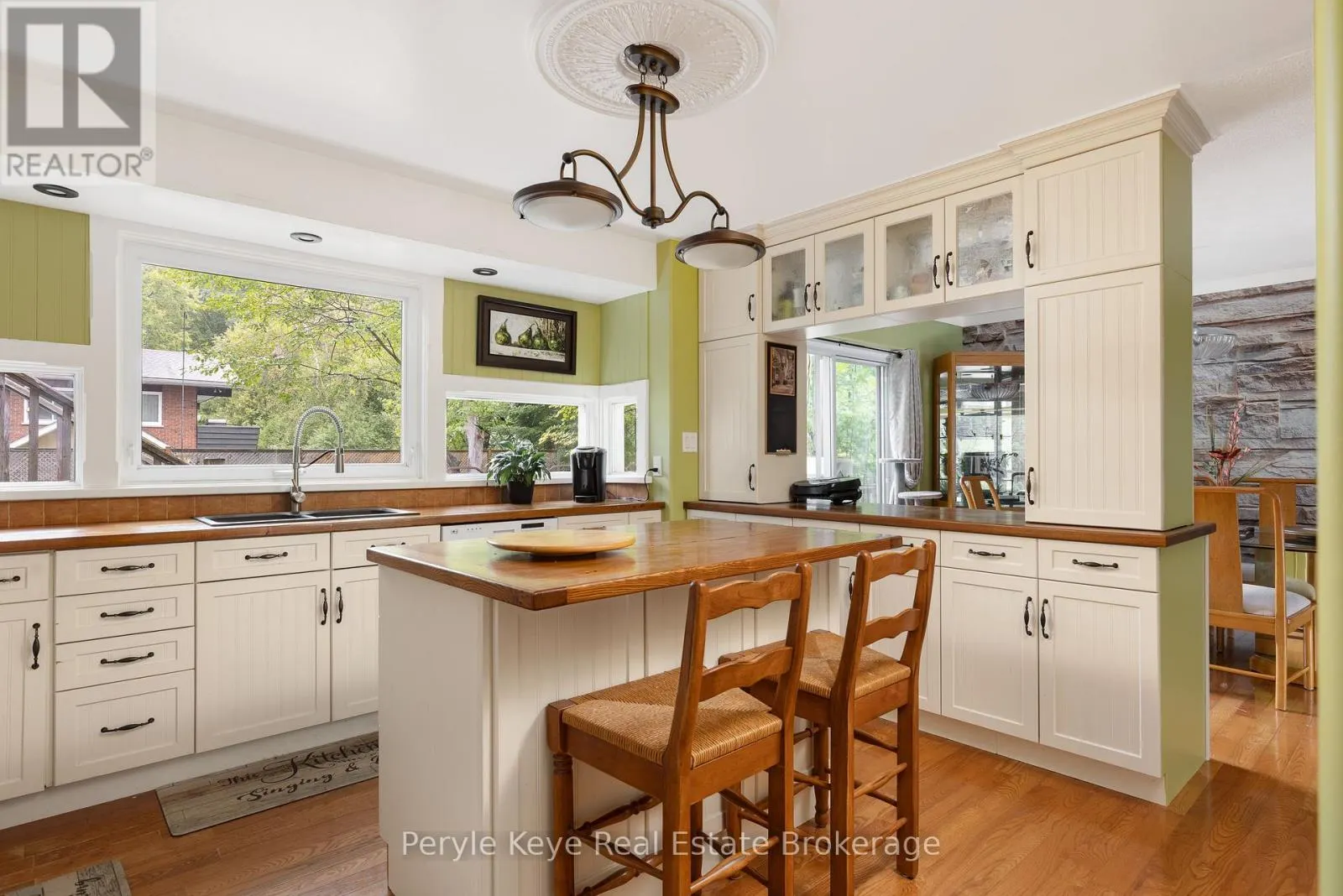 37 WOODLAND DRIVE