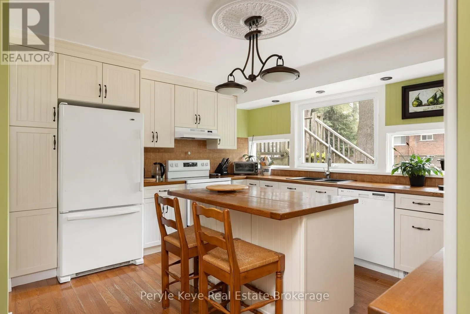 37 WOODLAND DRIVE