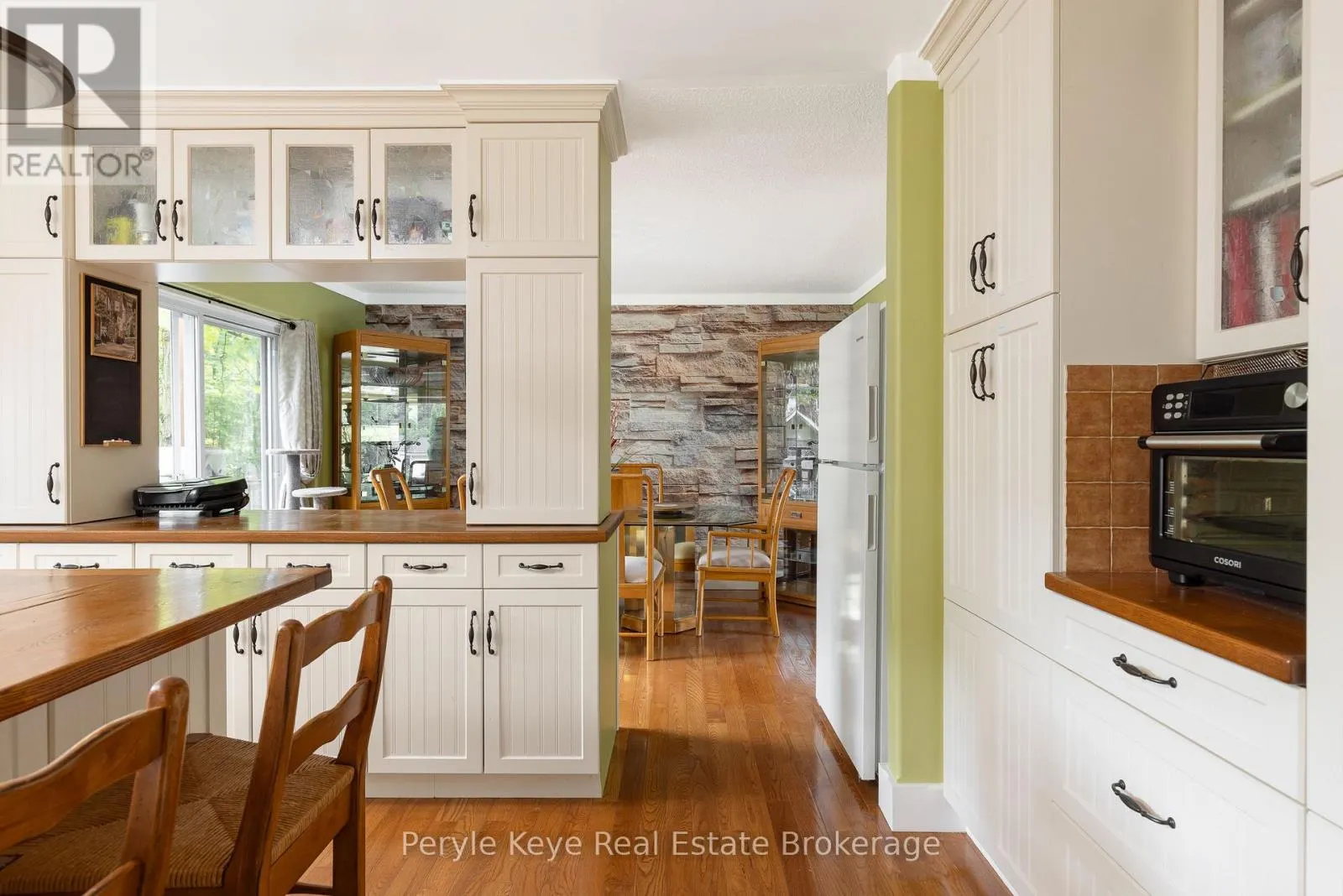 37 WOODLAND DRIVE