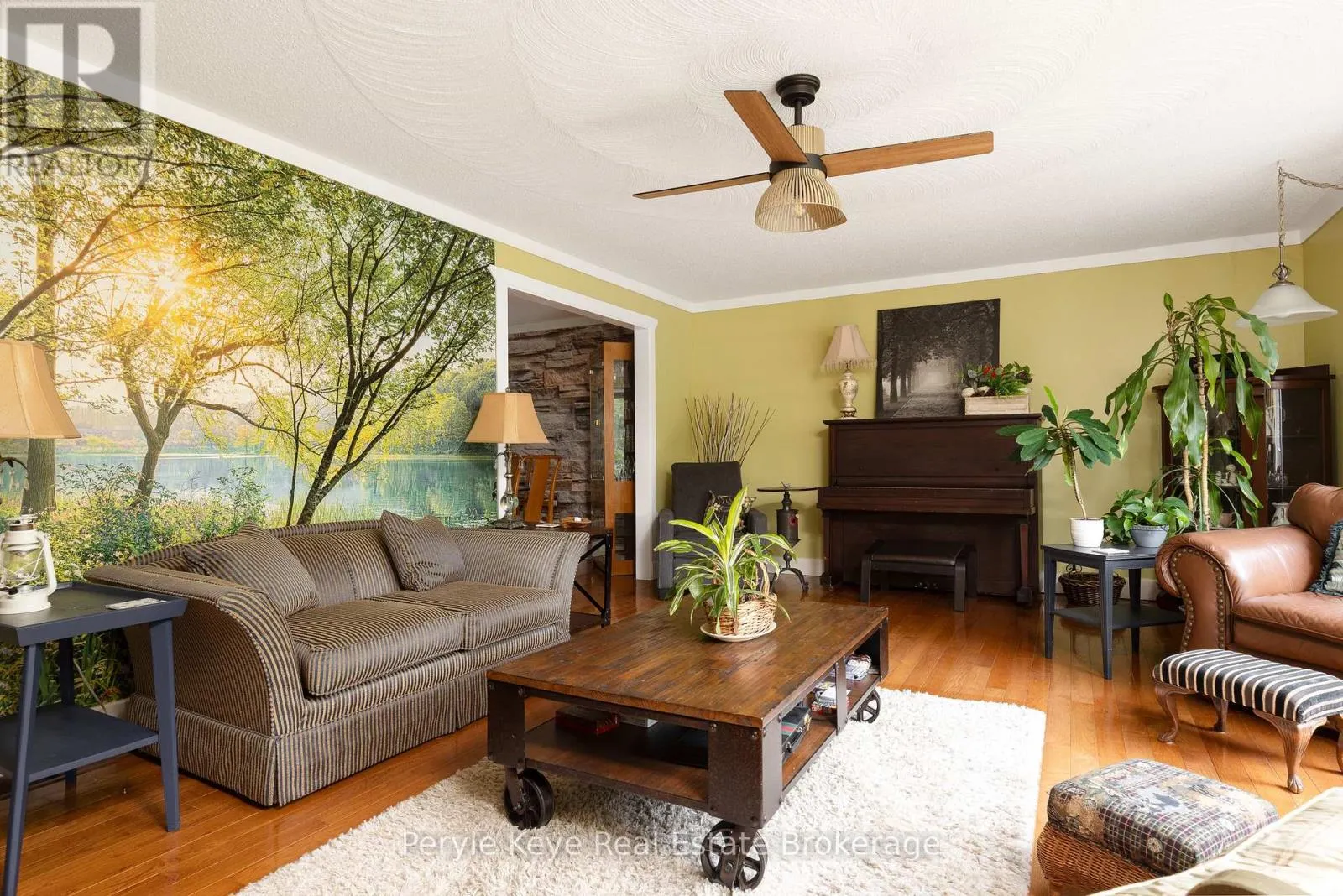 37 WOODLAND DRIVE