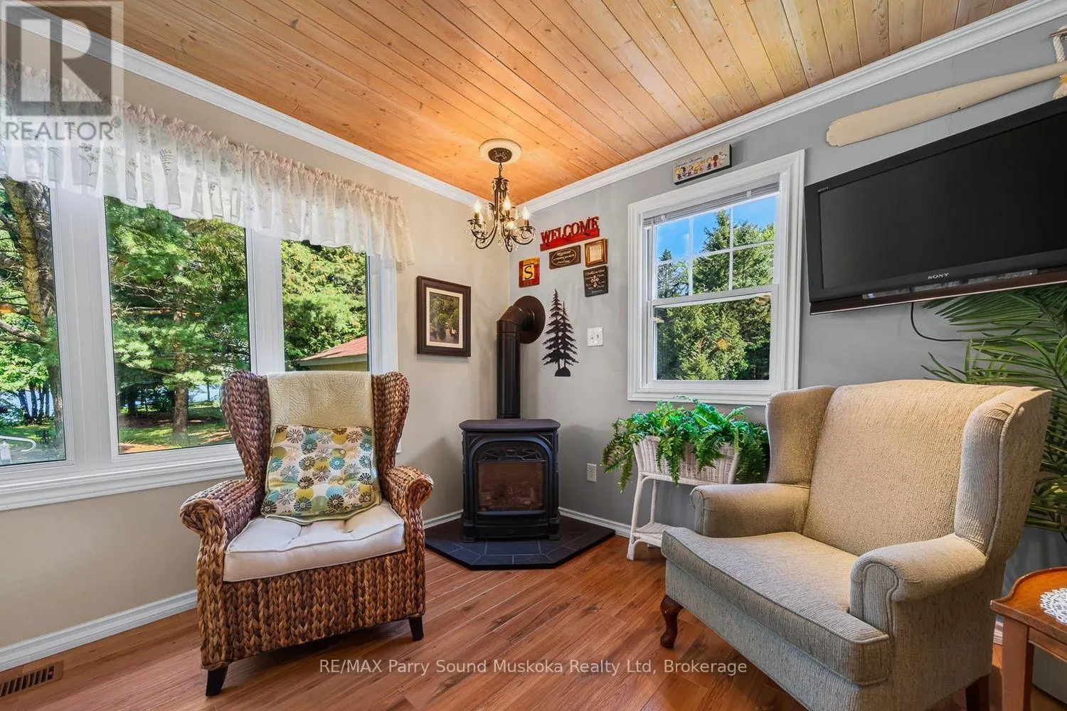 2 ROBINS NEST LANE