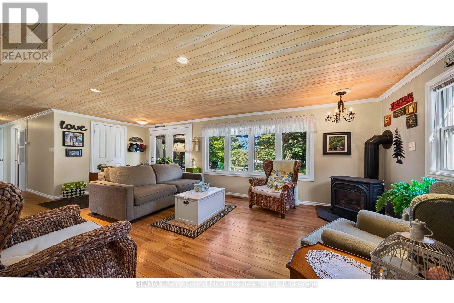 2 ROBINS NEST LANE