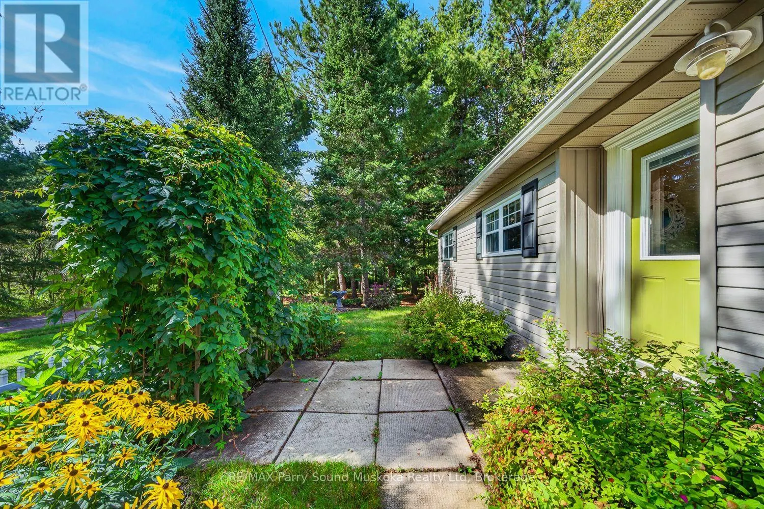 2 ROBINS NEST LANE