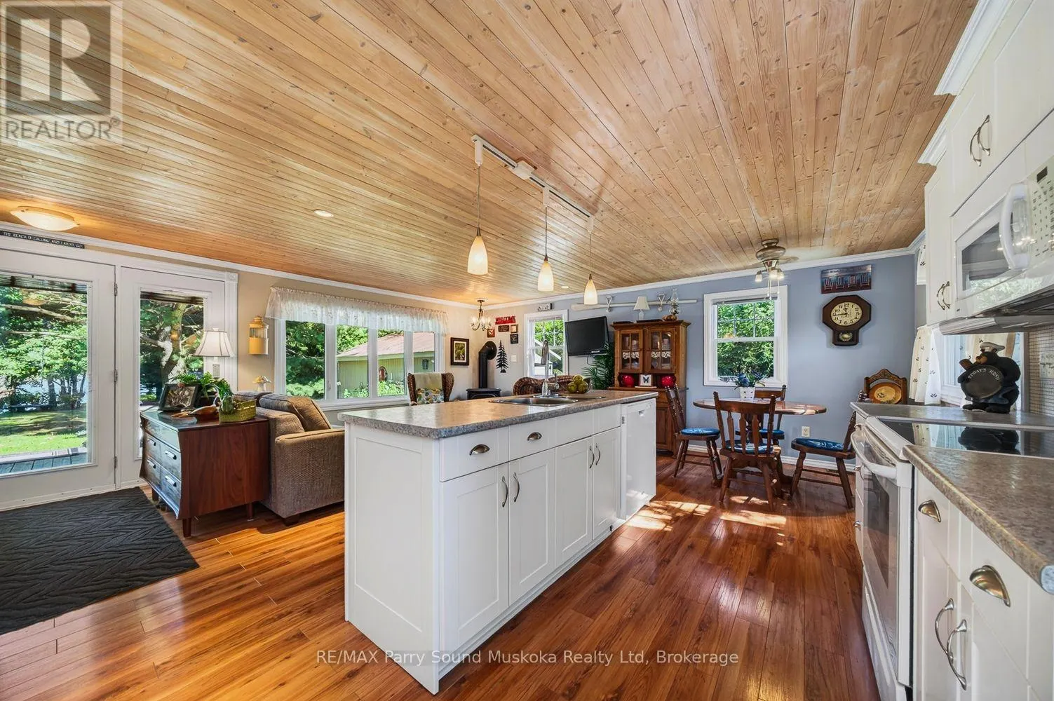 2 ROBINS NEST LANE