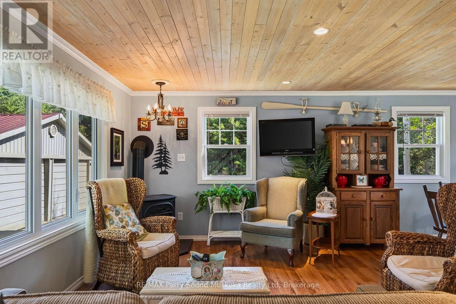 2 ROBINS NEST LANE