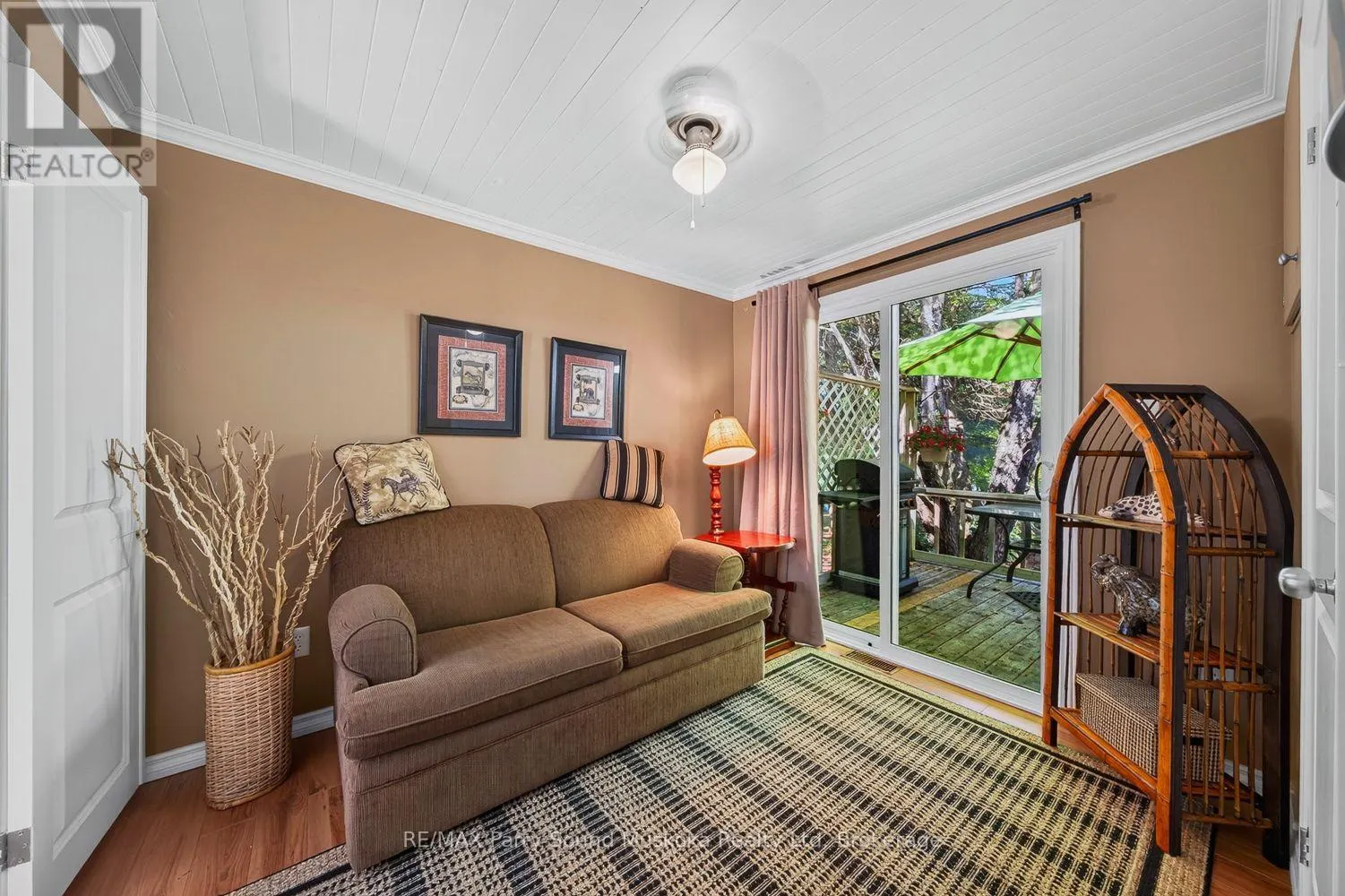 2 ROBINS NEST LANE